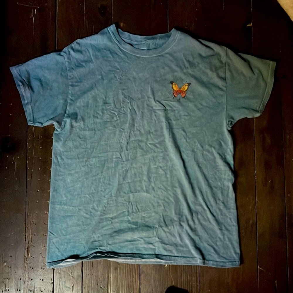 Blue/turquoise graphic tshirt!